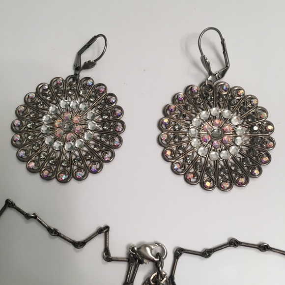 Silver Iridescente Earring and Necklace Set - Picture 3 of 6